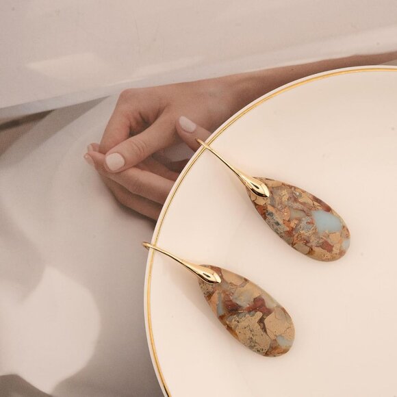 Camel -Gold hook Natural Healing Stone Fishhoop Dangle Drop Statement Earrings - Picture 2 of 5